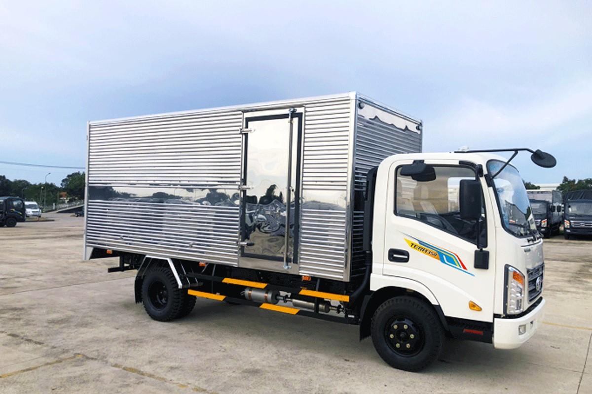 Xe tải nhẹ Tera350 tải trọng 3.49 tấn, chiều dài thùng 4.9 m, phù hợp vận tải nhiều loại hàng hóa. 1teraco-tera350-01